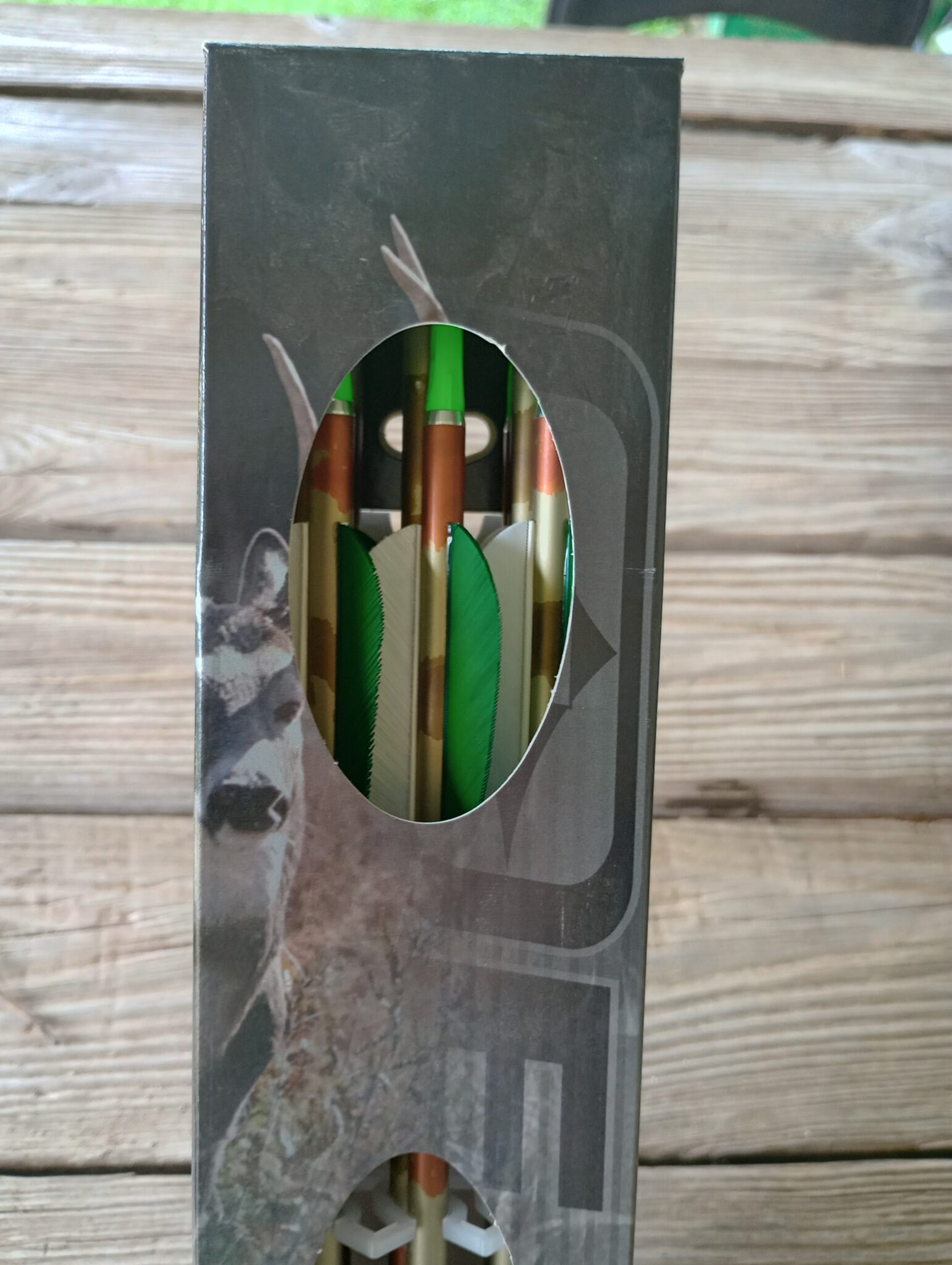 XX75 CAMO HUNTER 4 R/W FEATHERS 2117