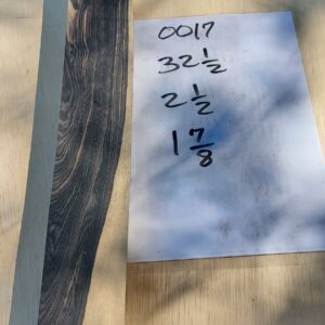 Black And White ebony Riser Block BW17